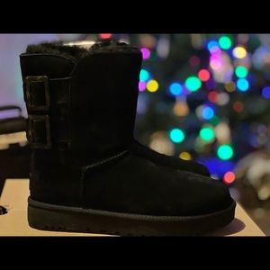 New~ Ugg Black Bailey buckle size 7